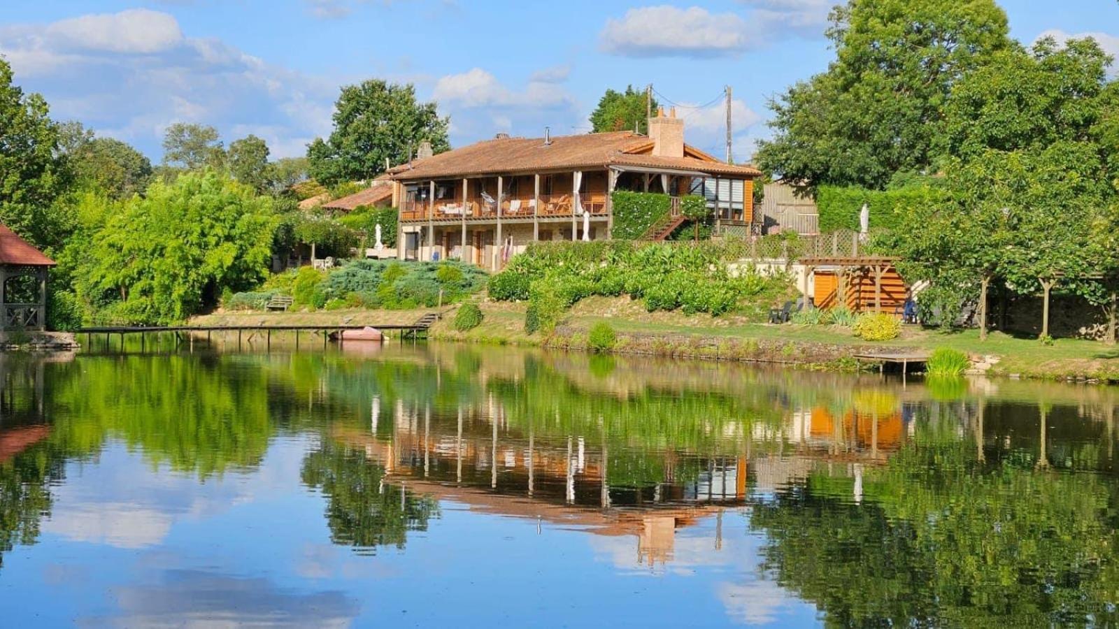 Lake Noble Saint-Germain-l'Aiguiller Exteriér fotografie